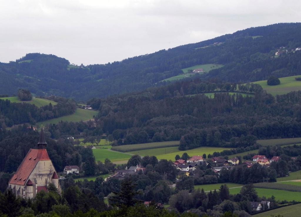 Gasthof Grüner Baum Kirchberg am Wechsel Exterior foto